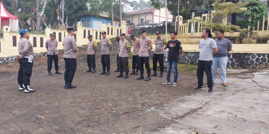 Apel Pagi dan Pengecekan Kelengkapan Personil Polsek Kadudampit Sebagai Bentuk Kedisiplinan dan Kesiapsiagaan Polsek Kadudampit