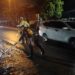Cegah Laka Lantas, Polantas di Sukabumi Bersihkan Lumpur Yang Luber ke Jalan