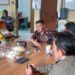 Bhabinkamtibmas Jayamekar laksanakan dialogis bersama Staf Kelurahan Jayamekar tingkatkan  Harkamtibmas