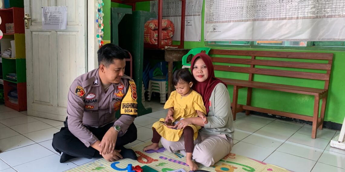 Cegah Stunting, Unit Binmas Polsek Cireunghas Lakukan Monitoring Dan Pendampingan Program Kesehatan