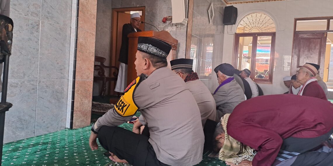 Sholat Jumat Berjemaah, Kapolsek Citamiang Sampaikan Himbauan Kamtibmas
