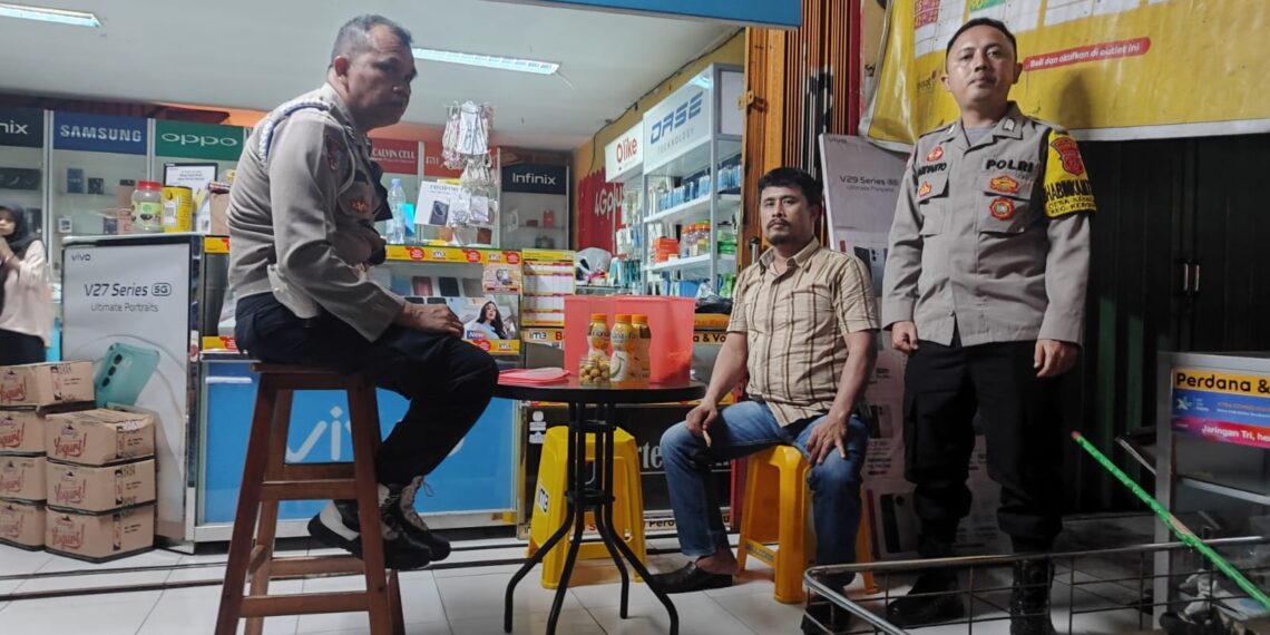 Pastikan Keamanan Warga, Polsek Kebonpedes Gelar Patroli Malam