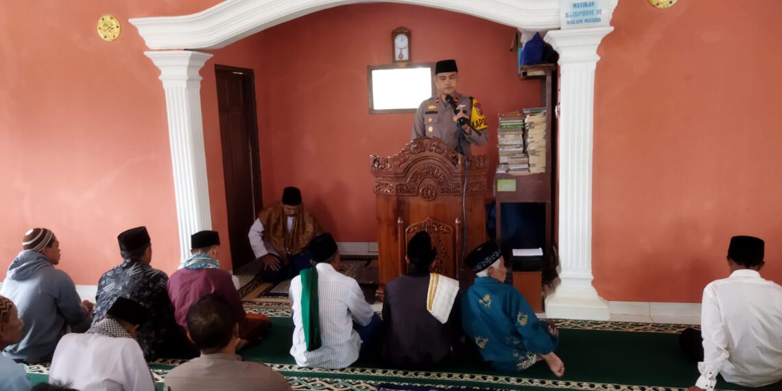 Giat Jumling (Jum’at Keliling) Kapolsek Kadudampit Sampaikan Himbauan Kamtibmas.