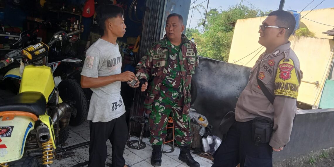 Bhabinkamtibmas Bersinergi dengan Babinsa Sambangi Warga Untuk Tingkatkan Harkamtibmas