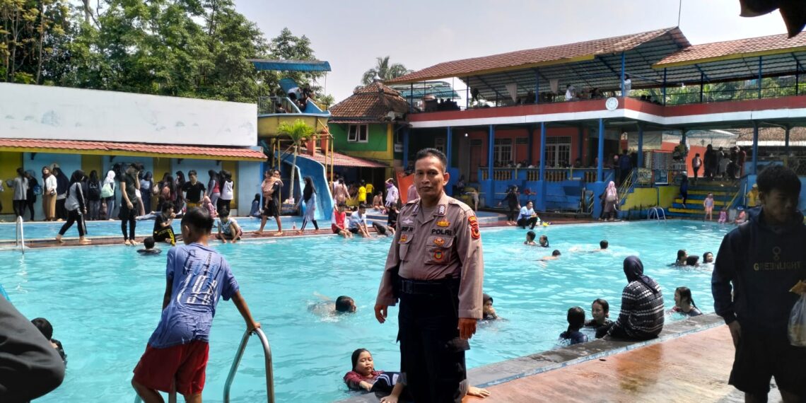 Unit Samapta Polsek Cisaat Lakukan Pengawasan Obyek Wisata Kolam Renang Cigunung