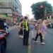 Antisipasi Kemacetan Pagi, Unit Lantas Polsek Sukalarang Melaksanakan Gatur Lalin Saat Jam Masuk Karyawan