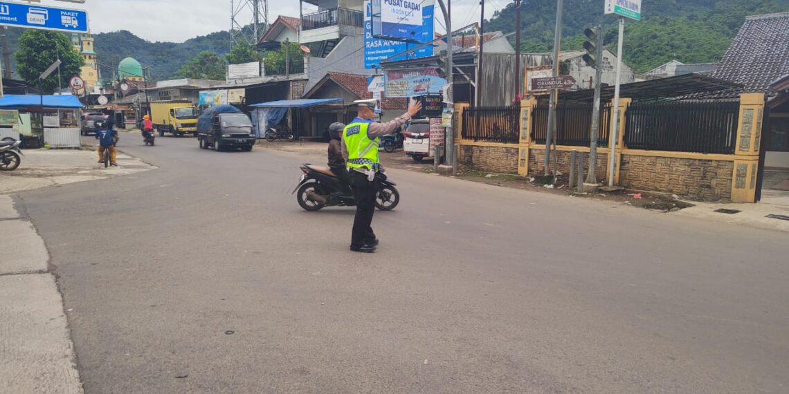 Efektifkan Gatur pagi Polsek Baros Meminimalisir terjadinya Kecelakaan lalulintas