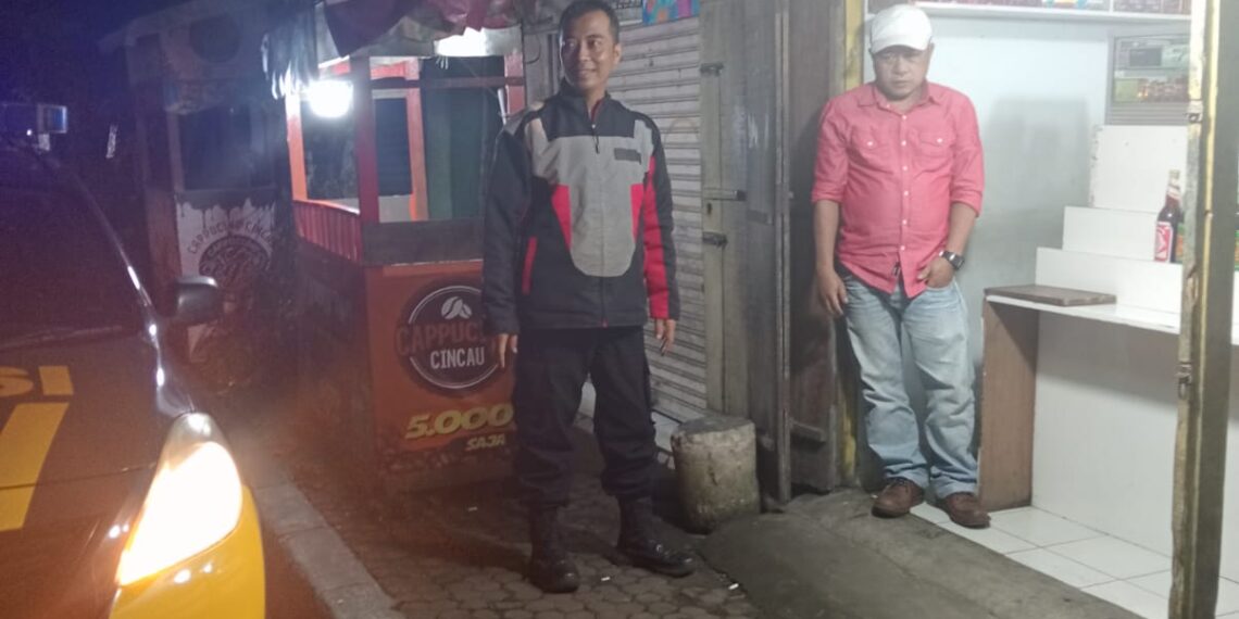 Antisipasi Gukamtibmas, anggota patroli Polsek Warudoyong Polres Sukabumi Kota Gencar Laksanakan Patroli Malam Hari.