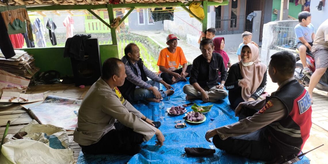 Sambang Kamtibmas, Bhabinkamtibmas Sudajayahilir Ajak Staf Kelurahan dan Warga Tingkatkan Kenyamanan dan Keamanan