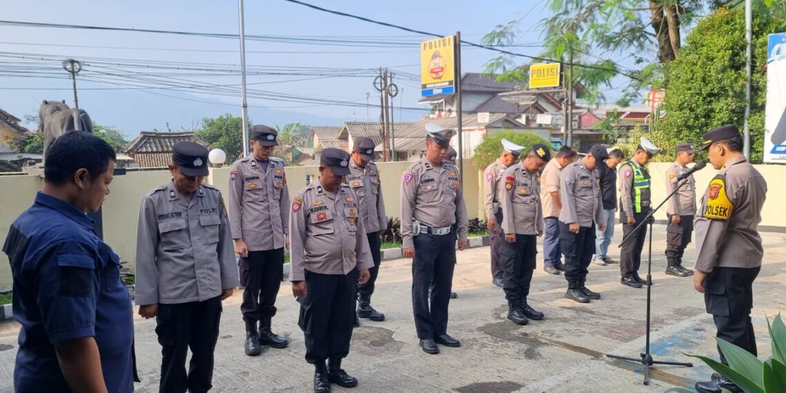 Pimpin Apel Pagi, Kapolsek Sukalarang Berikan Arahan Tentang Pentingnya Kedisiplinan