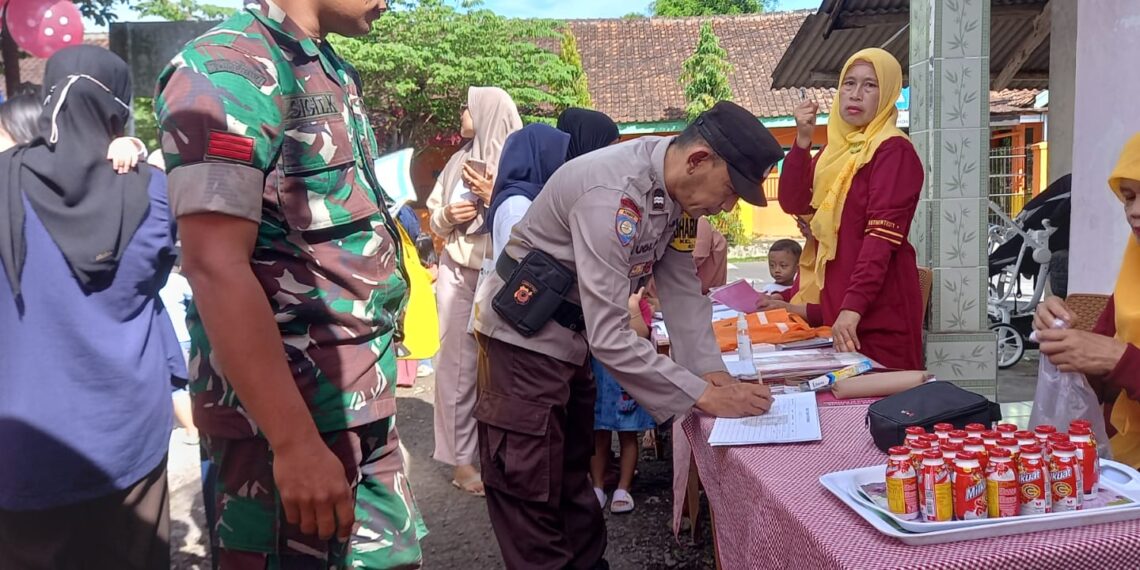 Sinegritas TNI-Polri Cegah Stunting Efektifkan Kegiatan Posyandu Mawar I, Bhabinkamtibmas Polsek Baros Sambangi Warga Binaan