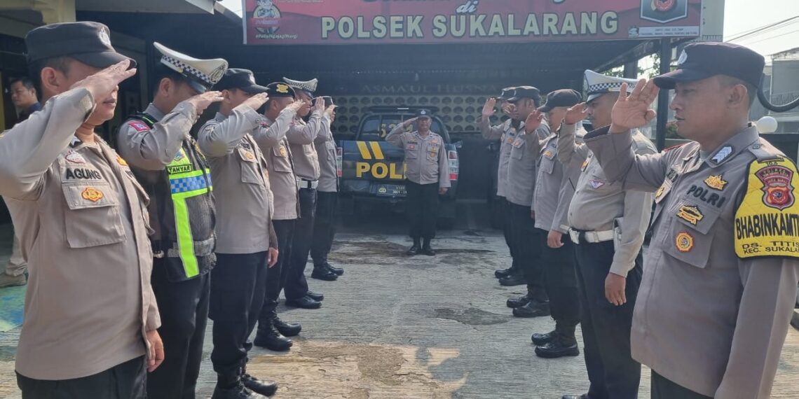 Serah Terima Piket Penjagaan dan Fungsi Anggota Polsek Sukalarang
