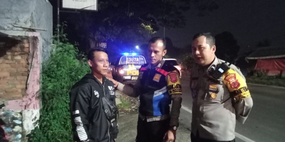 Bhabin Kamtimbas Polsek Lembursitu Laksanakan Giat Silaturahmi Warga serta Patroli Wilayah