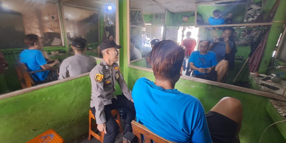 Guna menciptakan keamanan dan kondusif, Polsek Citamiang Patroli Dialogis dan Sambangi Warga