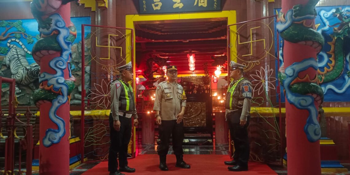 Amankan Umat Buddha Ibadah Hari Raya Waisak 2024, Polsek Warudoyong Lakukan Pengamanan