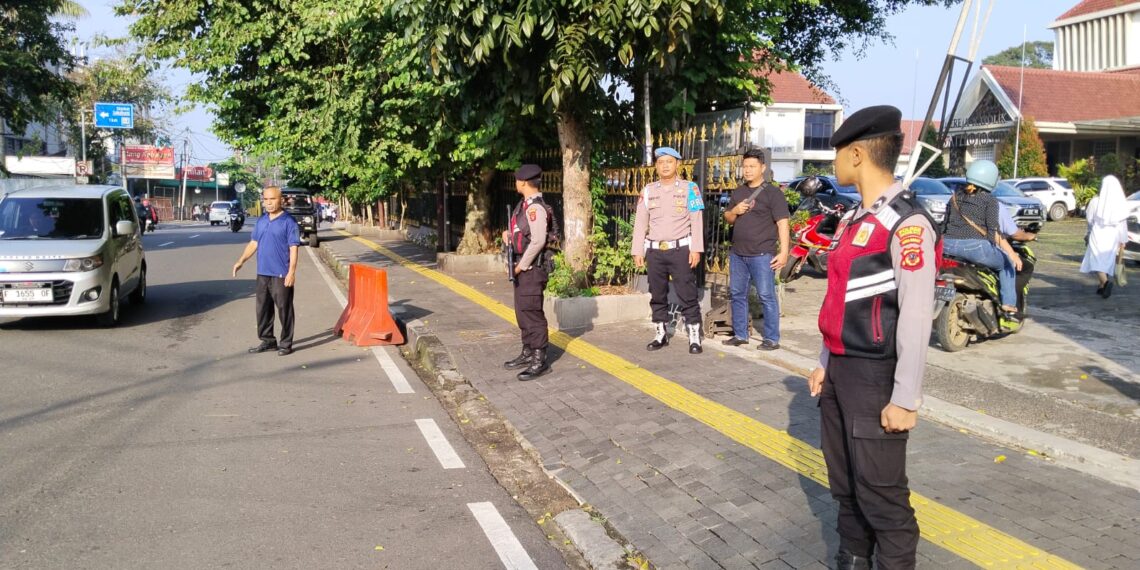Polsek Cikole Laksanakan Giat Pam Gereja