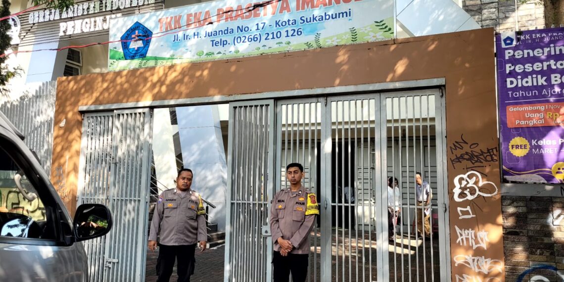 Personil Polsek Sukalarang Laksanakan PAM Ibadah Kebaktian di Gereja, Kristen Indonesia (GKI) Penginjil Kota Sukabumi