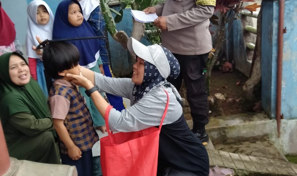 Bhabinkamtibmas Polsek Sukalarang Dampingi Giat Posyandu Dalam Rangka Cegah Stunting