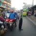 Antisipasi Kemacetan Pagi, Unit Lantas Polsek Sukalarang Laksanakan Gatur Lalin Saat Jam Masuk Karyawan