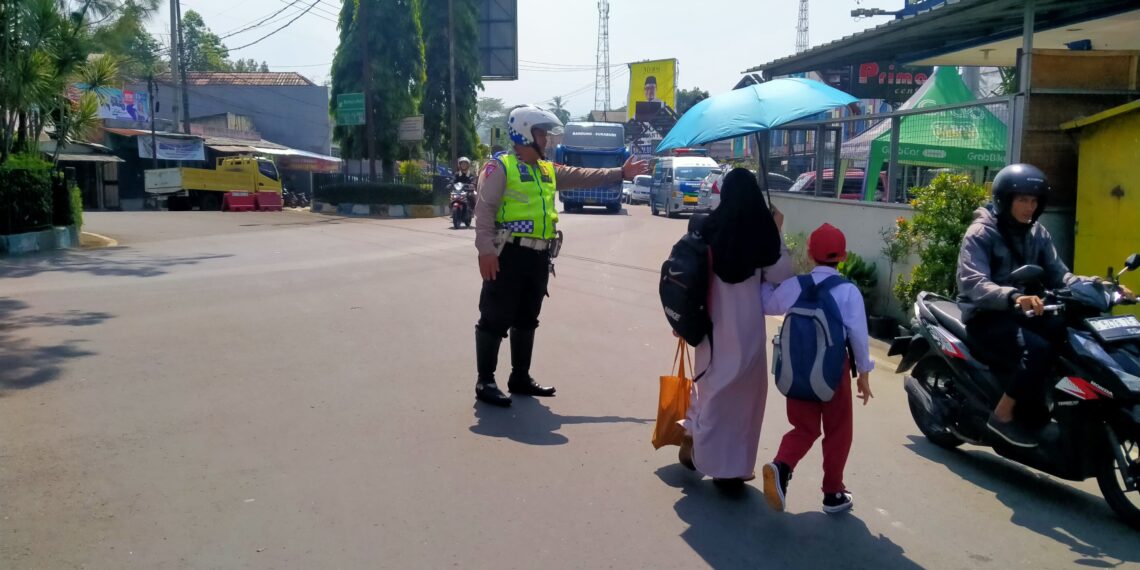 Guna Kamseltibcar Lantas, Polsek Sukaraja Tingkatkan Pelayanan Gatur Lalu Lintas