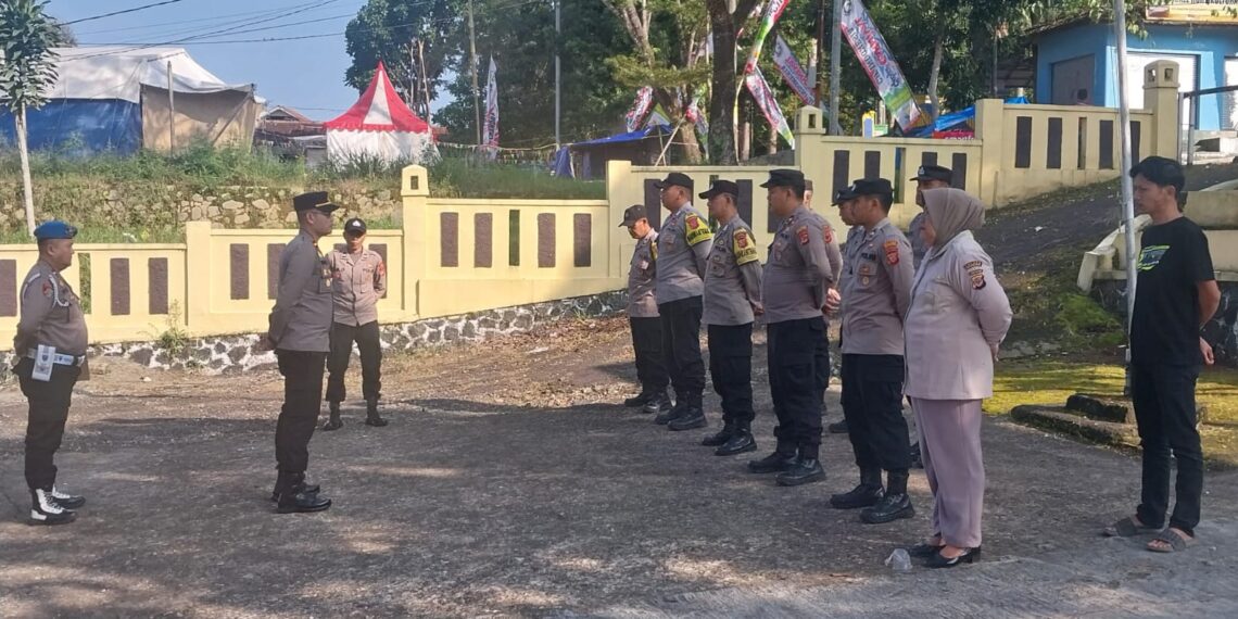 Apel Pagi dan Pengecekan Kelengkapan Personil Polsek Kadudampit