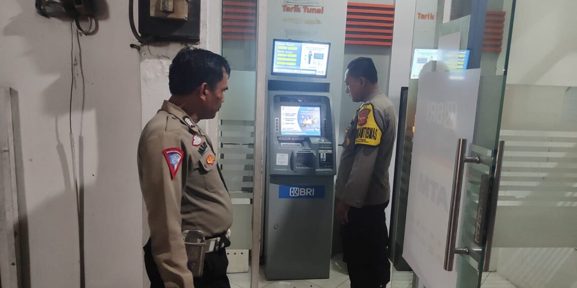 Patroli Malam Hari Polsek Sukalarang Sambangi ATM
