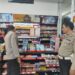 Polsek Sukalarang Patroli Toko Minimarket dan Dialogis dengan Karyawan