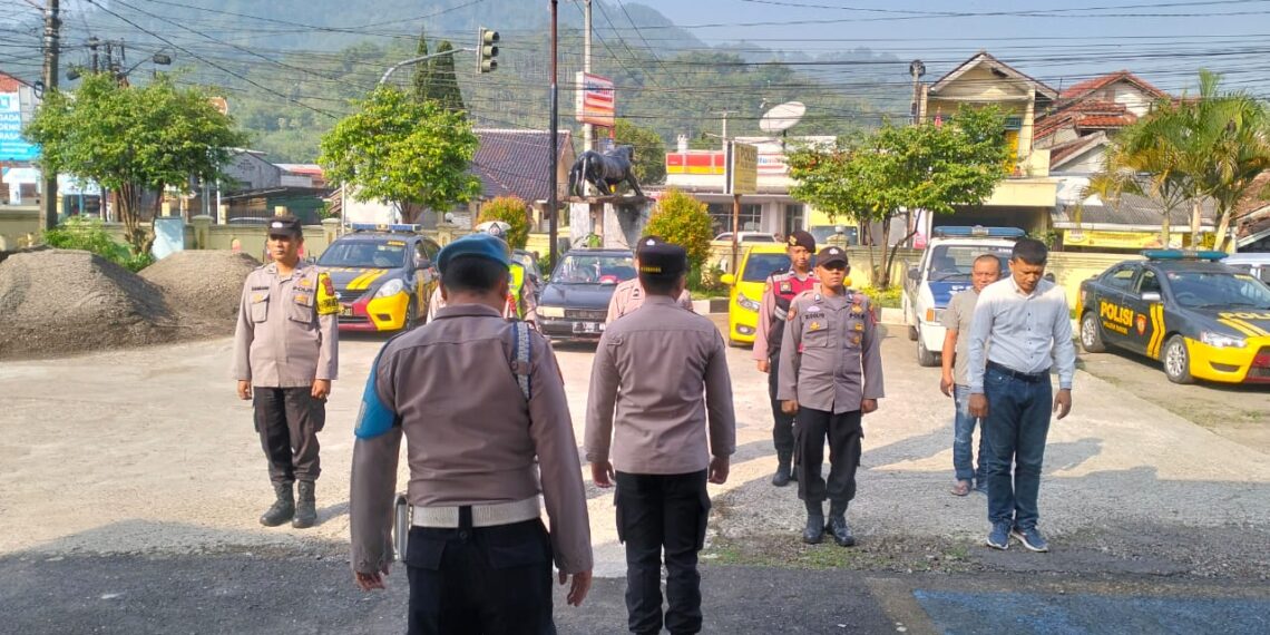 Polsek Baros Tingkatkan Kesiapsiagaan dan Disiplin Melalui Apel Pagi