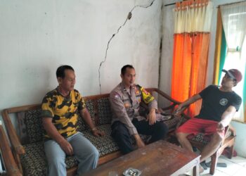 Jalin Sinergitas, Bhabinkamtibmas Jayaraksa  sambang ajak warga antisipasi gukamtibmas