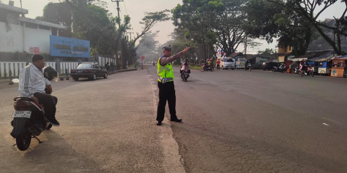 Efektifkan Pelayanan Masyarakat, Polsek Baros Sukabumi Konsisten Gelar Personel Pagi