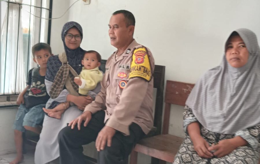 Monitoring Stunting bhabinkamtibmas polsek kadudampit melaksanakan sambang warga desa binaan di wilayah hukum polsek kadudampit.