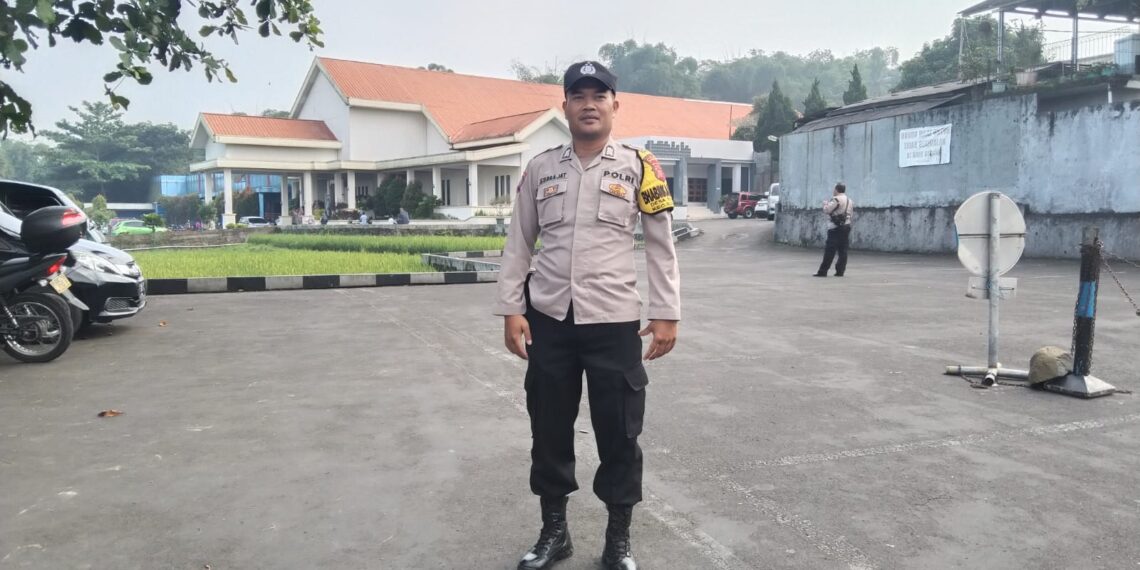 Bhabinkamtibmas Desa Sukajaya Jaga Kondusifitas Wilayah Binaan Dengan Giat Sambang.