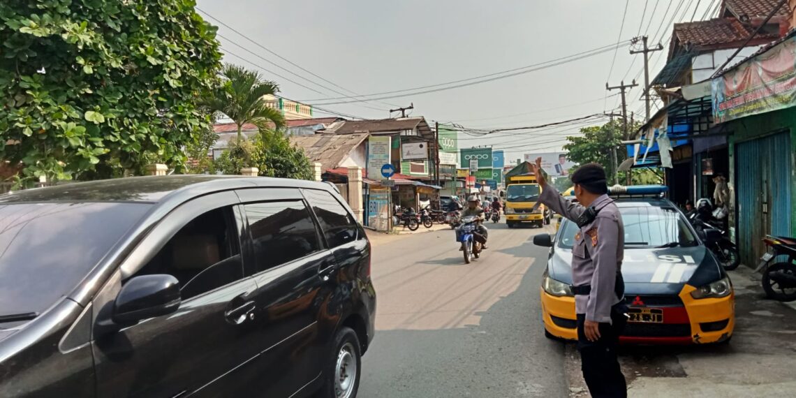 Berikan Pelayanan Prima Anggota Polsek Lembursitu Rutin Gatur Pagi dan sore