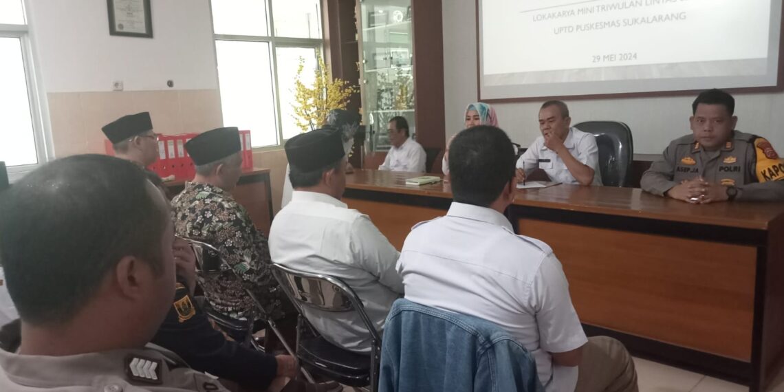 Kapolsek Sukalarang Hadiri Giat Lokakarya Mini Triwulan Lintas Sektor di UPTD Puskesmas Sukalarang