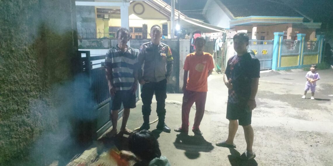 Polsek Kebonpedes Patroli Sambang Warga Malam Hari Sampai Himbauan Kamtibmas