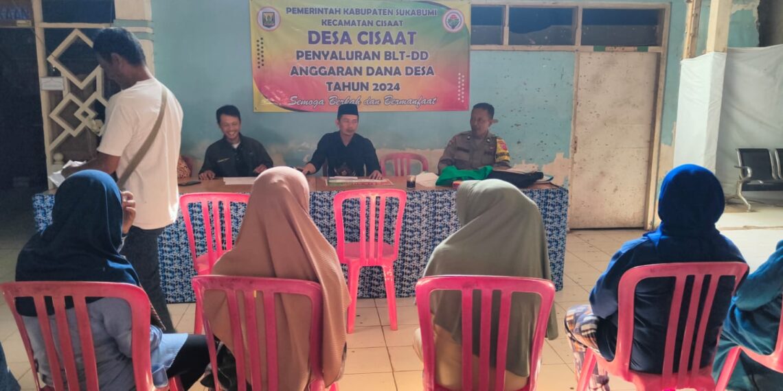 Bhabinkamtibmas Polsek Cisaat monitoring Pembagian BLT DD