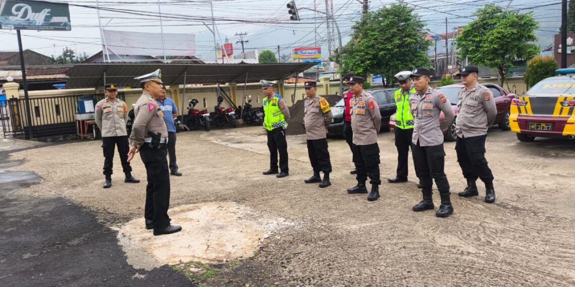 Wujudkan Kesiapsiagaan dan Disiplin, Polsek Baros Konsisten Giatkan Apel Pagi dalam Mengemban Tugas
