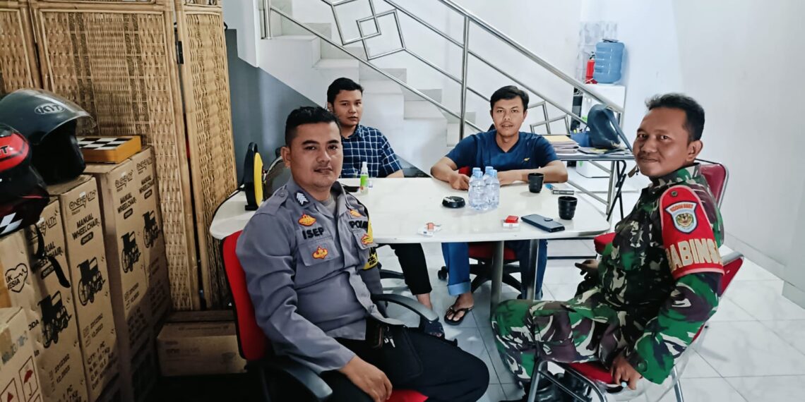 Dekati Warga Babinkamtibmas Bersinergi dengan Babinsa Sambangi Warga dan Berikan Imbauan Kamtibmas