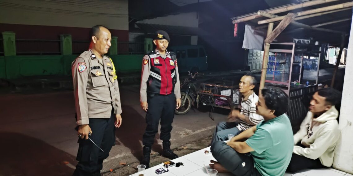 Unit Patroli Polsek Baros, Laksanakan Himbauan Humanis dengan Pemuda Nongkrong Antisipasi Gangguan Kamtibmas Curanmor