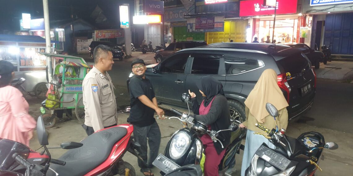 Antisipasi Gangguan Kamtibmas, Polsek Gunungguruh Laksanakan Patroli Dialogis Sambangi Warga