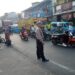 Antisipasi Kemacetan Pagi, Unit Lantas Polsek Sukalarang Laksanakan Gatur Lalin Saat Jam Masuk Karyawan