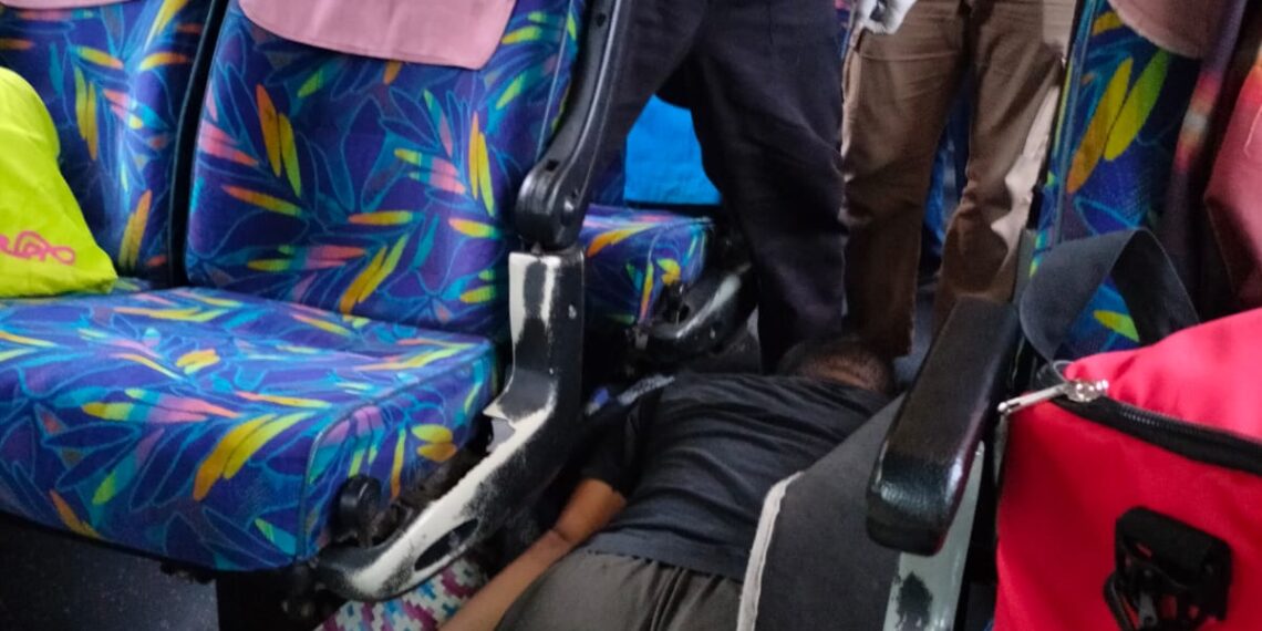 Polsek Baros bersama Team Inafis Polres Sukabumi Kota, Lakukan Olah TKP Sopir MGI Diduga Meninggal dalam Bus