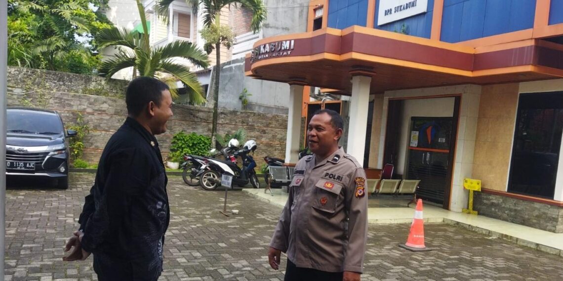 Pantau Situasi Wilayah, Polsek Cikole Laksanakan Patroli Dialogis
