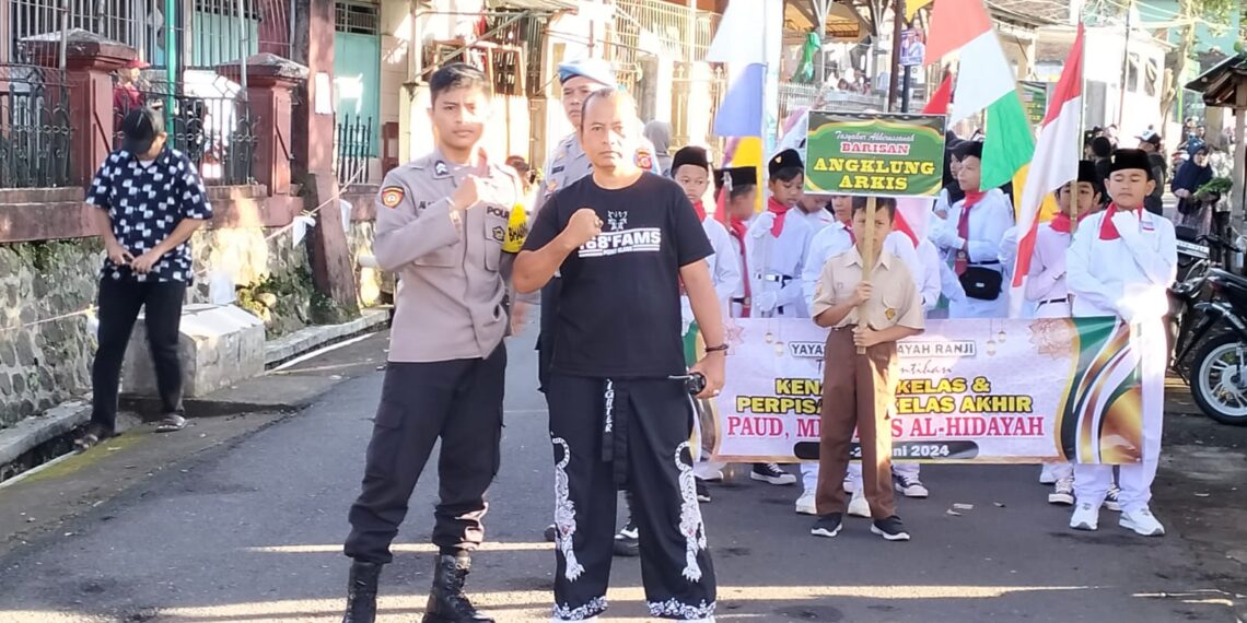 Polsek Kebonpedes Pengamanan Pawai Karnaval Kenaikan Dan Perpisahan Sekolah Yayasan Al Hidayah