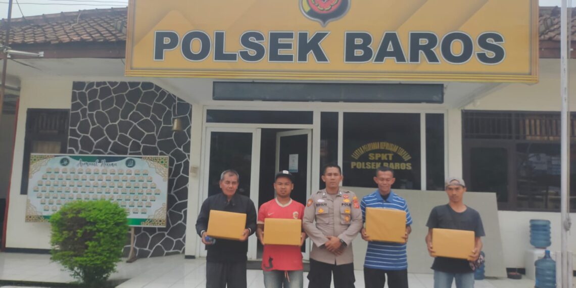 HUT Bhayangkara Ke 78, Kapolsek Baros Wujudkan Tali Kasih Peduli Sesama Bersama Warga Masyarakat