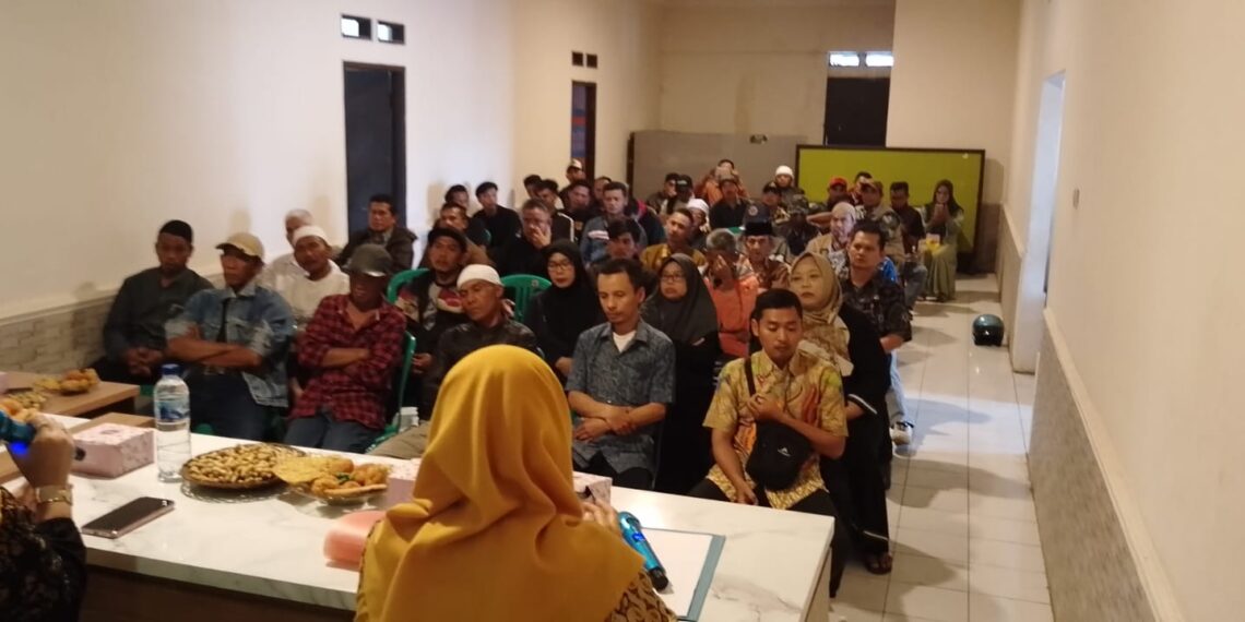 Senergitas TNI – Polri Bhabinkamtibmas Cimangkok Hadiri Sosialisasi Dana Desa 2024