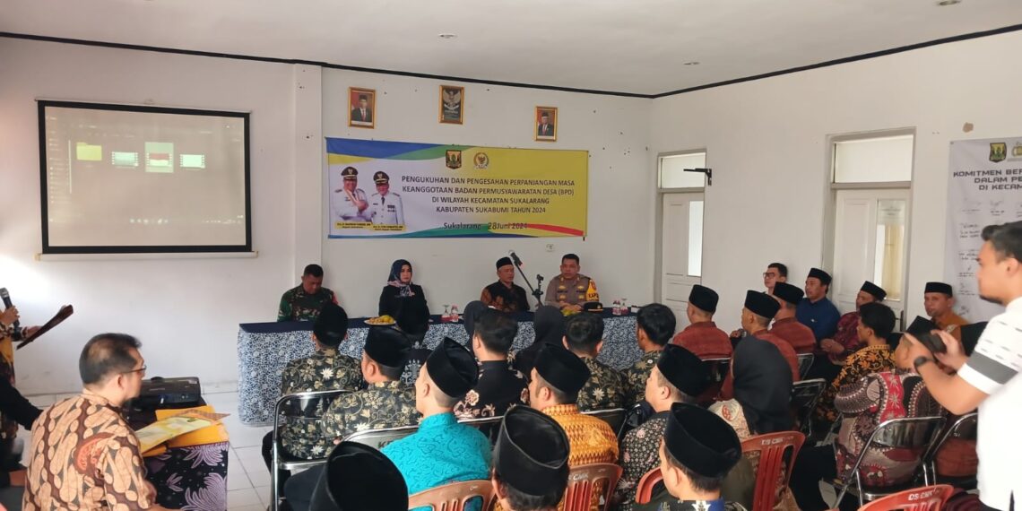 Kapolsek Sukalarang Hadiri Pengukuhan dan Perpanjangan Masa Jabatan Ketua BPD