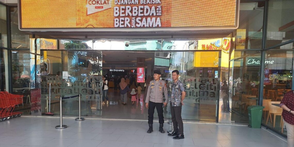 Unit Samapta Polsek Cikole Laksanakan Patroli Ke Pusat Perbelanjaan