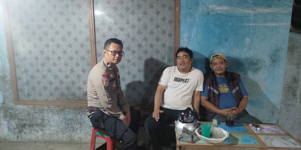 Perkuat Kedekatan Dengan Warga, Polsek Kebonpedes Gelar Patroli Dialogis