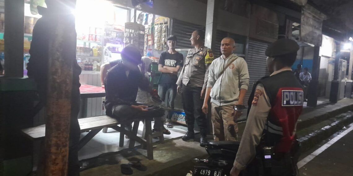 Polsek Baros Efektifkan Patroli dalam Tingkatkan Harkamtibmas melalui Sambang Warga